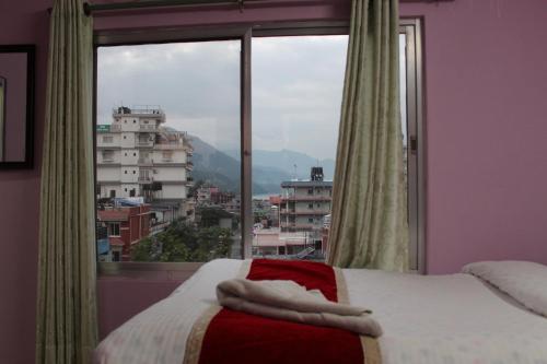 Rúm í herbergi á Hotel Snow Leopard
