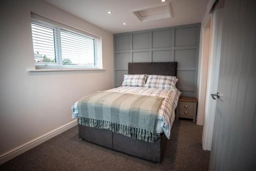 a bedroom with a bed and a window at Beach days 1 bed holiday home Prestatyn in Prestatyn