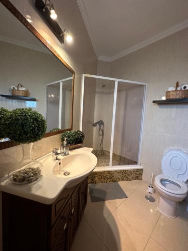 Ένα μπάνιο στο Ocean Guesthouse Baleal