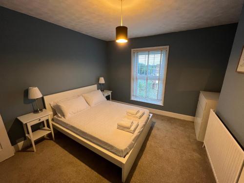 a bedroom with a bed and a window at Charming house by the sea in Ryde