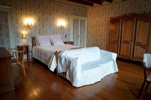 Ένα ή περισσότερα κρεβάτια σε δωμάτιο στο Chambre confortable dans maison bourgeoise