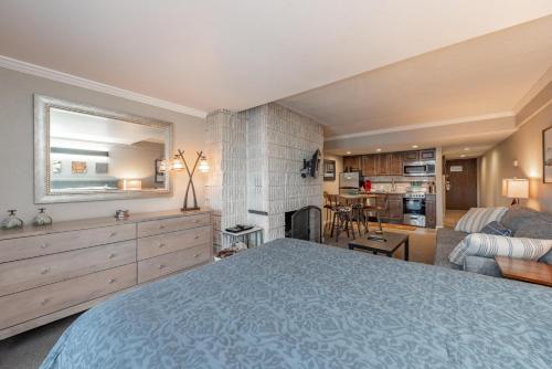 Ένα ή περισσότερα κρεβάτια σε δωμάτιο στο 206A Efficiency One Bath