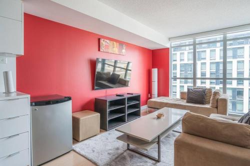 Lovely Downtown Suite with Pool & Gym, CN Tower