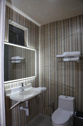 Ένα μπάνιο στο Lagoon Beach Hotel,Keta,Ghana