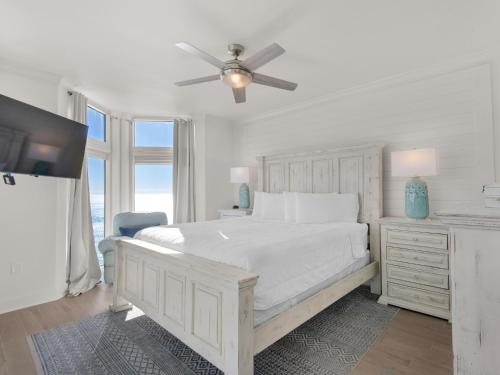 Postel nebo postele na pokoji v ubytování Jade East Towers 1720 by Newman-Dailey