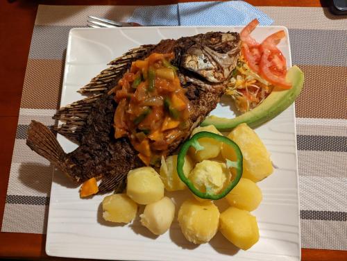 ホテルの敷地内または近くでの食事または食べ物