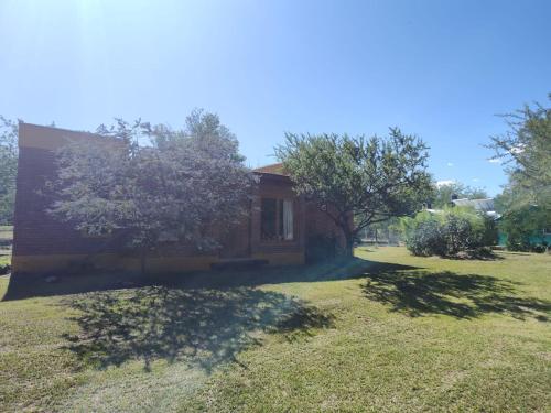 a house in the middle of a yard at El Espinillo, Casa de Campo in Santa Rosa de Calamuchita