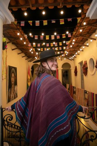 a woman wearing a hat and a blanket at Hostel Cultural Pata y Perro in Tarija