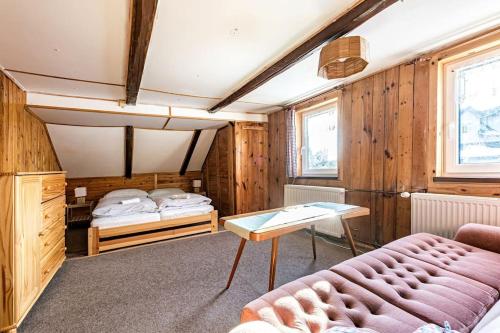 Un pat sau paturi într-o cameră la Chata Koza