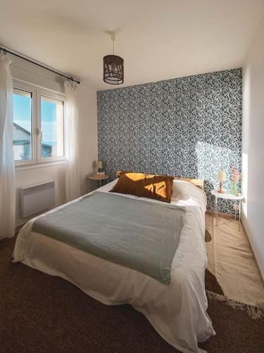 a bedroom with a large bed and a window at Grande maison chaleureuse avec vue mer imprenable in Criel-sur-Mer