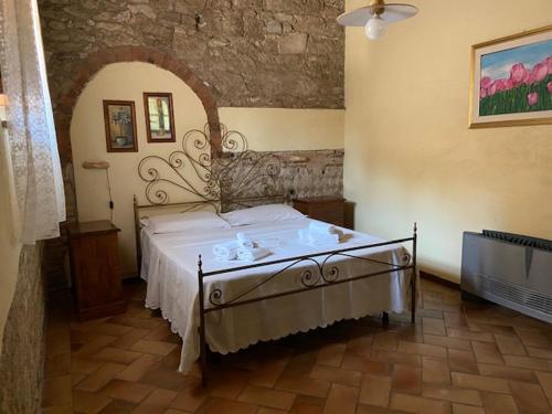 a bedroom with a bed in a room at Agriturismo Relais Villa Passerini in Grosseto