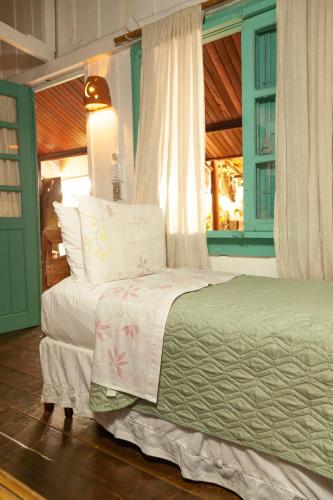 Ein Bett oder Betten in einem Zimmer der Unterkunft Pousada das Meninas