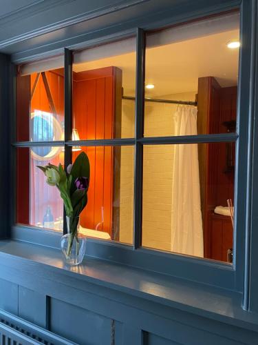 Rock House - Photographer's Studio - Historic Gem in the heart of the City photo 18
