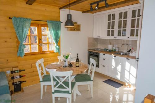 Una cocina o zona de cocina en Tarovuk cabin