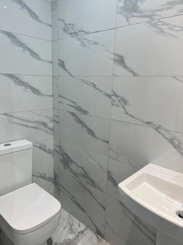 Bilik mandi di Belvue Serviced Apartment - Ealing Broadway