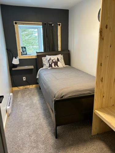 Bears Den Guest House II - Budget Twin Room