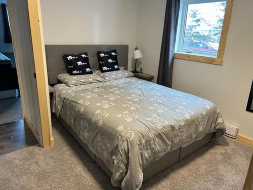 Bears Den Guest House II - Queen Room