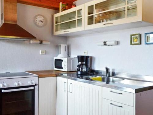 Fotografie z fotogalerie ubytování 4 person holiday home in MÅLØY-By Traum v destinaci Maloy