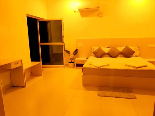 Amritham Holidays Homestay Trivandrumにあるベッド