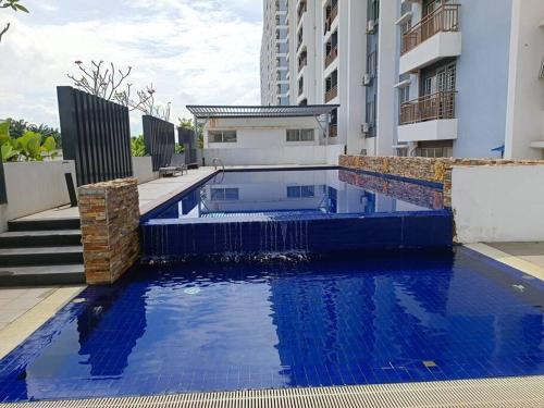 a swimming pool in the middle of a building at Iman Homestay @ Puncak Alam (Near UiTM/Hospital UiTM) in Bandar Puncak Alam
