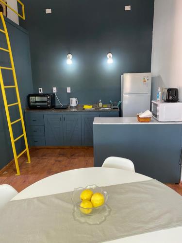 a kitchen with a table with a bowl of lemons on it at Departamento Excelente Ubicación. Zona Arístides y Parque. in Mendoza