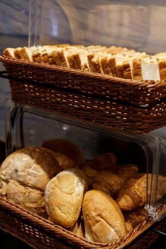 a bunch of breads in a display case at Fifth Pattaya Jomtien By Shiwalai Int in Jomtien Beach
