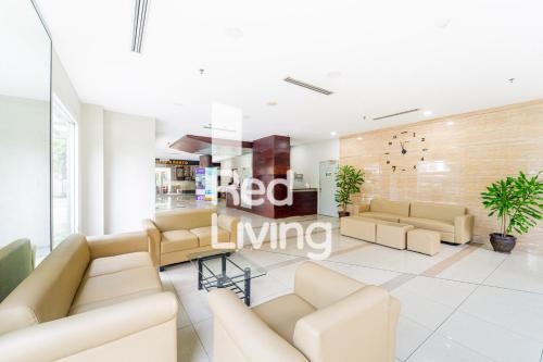 Χώρος καθιστικού στο RedLiving Apartemen Tamansari Sudirman - Abdi Home