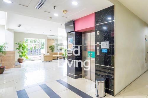 Ο χώρος του λόμπι ή της ρεσεψιόν στο RedLiving Apartemen Tamansari Sudirman - Abdi Home