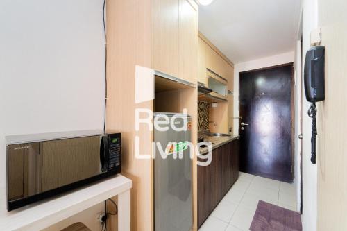 Η κουζίνα ή μικρή κουζίνα στο RedLiving Apartemen Tamansari Sudirman - Abdi Home