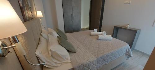 Postel nebo postele na pokoji v ubytování "Pine&Sea" Kastamoniti beach