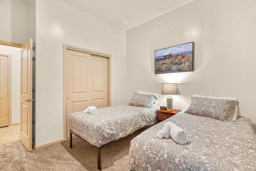 a bedroom with two beds and a table with a lamp at Casa Agave - Comfortable Eastlake Retreat in El Paso