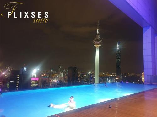 Бассейн в Flixses Suites at Platinum KLCC или поблизости