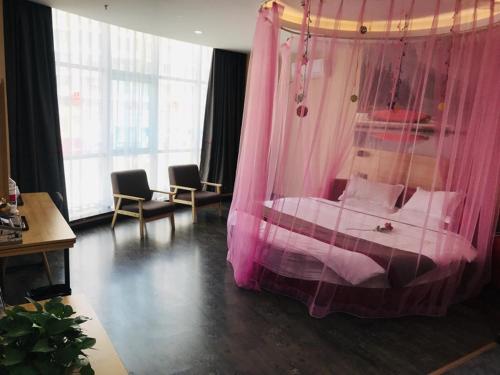 Gallery image of Thank Inn Chain Hotel henan zhengzhou xinzheng city north china road xuanyuan lake in Zhengzhou