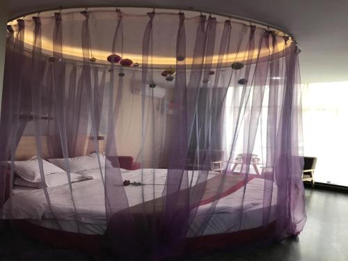 Gallery image of Thank Inn Chain Hotel henan zhengzhou xinzheng city north china road xuanyuan lake in Zhengzhou