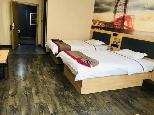 Gallery image of Thank Inn Chain Hotel henan zhengzhou xinzheng city north china road xuanyuan lake in Zhengzhou