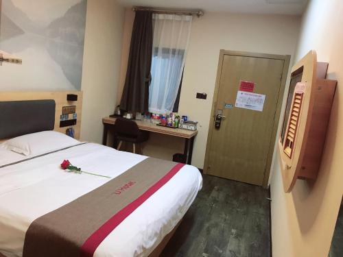 Gallery image of Thank Inn Chain Hotel henan zhengzhou xinzheng city north china road xuanyuan lake in Zhengzhou