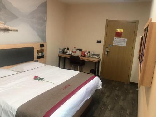 Gallery image of Thank Inn Chain Hotel henan zhengzhou xinzheng city north china road xuanyuan lake in Zhengzhou