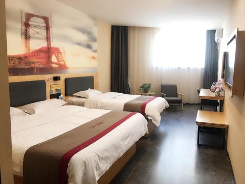 Gallery image of Thank Inn Chain Hotel henan zhengzhou xinzheng city north china road xuanyuan lake in Zhengzhou