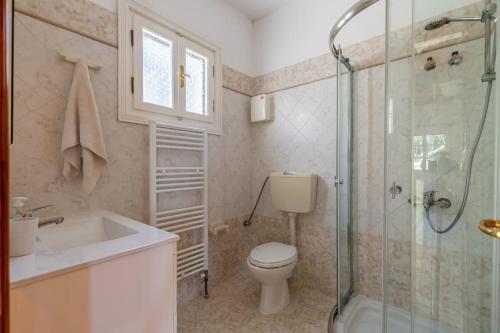ห้องน้ำของ Skopelos villa Flora