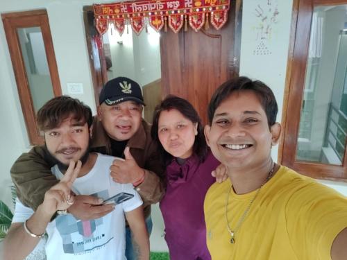 Επισκέπτες που μένουν στο Gurung homestay