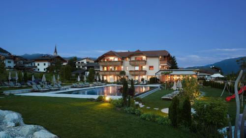 Gallery image of Hotel Sonnenhof sun/spa/panorama in Falzes