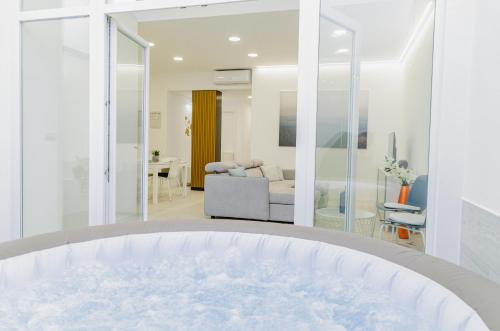 Ruang duduk di SPA & RELAX Aesthetic Apartment 50m dal mare