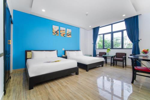 Postel nebo postele na pokoji v ubytování La Maison Danang Beach Hotel