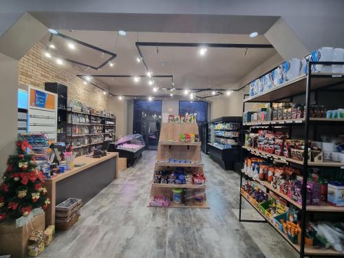 アパートメントの敷地内または近くにあるスーパーまたはその他のお店
