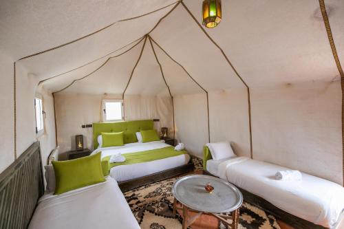 Cama o camas de una habitación en DWO Golden Camp Merzouga