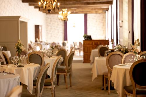 Un restaurante o sitio para comer en Château de Fontanges