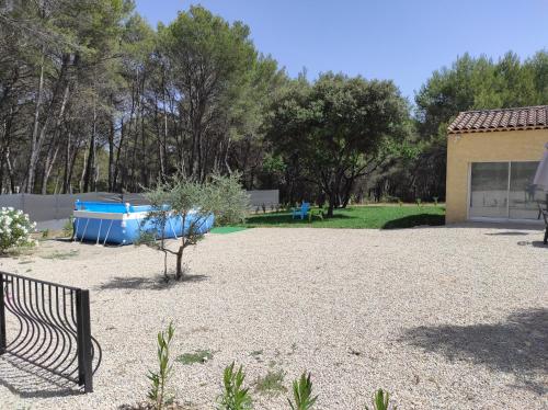 a yard with a building and a playground at Le temps d une escale in Lambesc