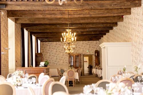 Un restaurante o sitio para comer en Château de Fontanges