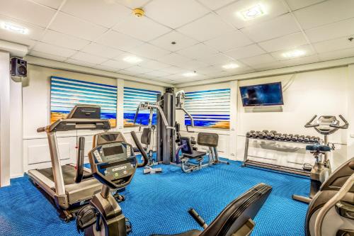 Fitness centrum a/nebo fitness zařízení v ubytování Nof Hotel