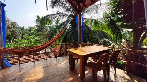 Ein Balkon oder eine Terrasse in der Unterkunft Surf Beach Hotel